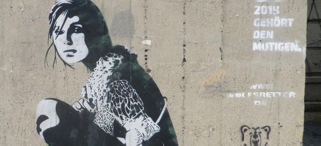 csm_berlin-girl-graffit_782cca2556